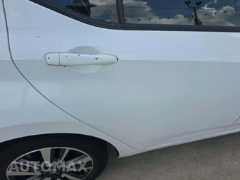 2022 Nissan Versa SV – miniatura 19