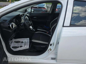2022 Nissan Versa SV – miniatura 3