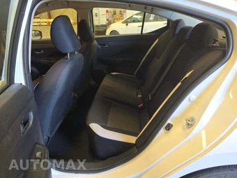 2022 Nissan Versa SV – miniatura 10
