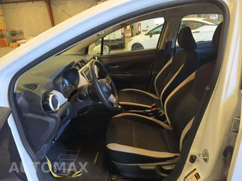 2022 Nissan Versa SV – miniatura 3