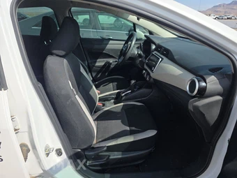 2022 Nissan Versa SV - miniatura 8