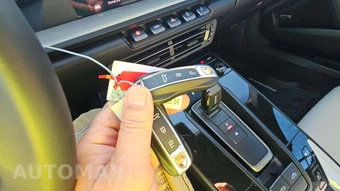 2022 Porsche 911 Carrera 4 GTS Cabriolet - miniatura 18