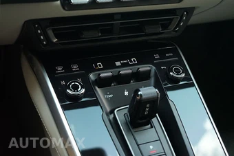 2022 Porsche 911 Turbo S - miniatura 17