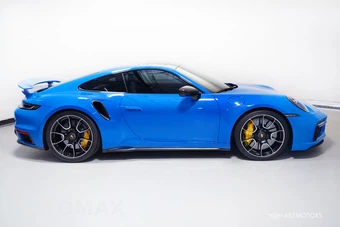 2022 Porsche 911 Turbo S - miniatura 3
