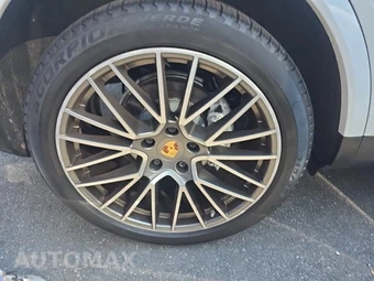 2022 Porsche Cayenne Coupe Platinum Edition – miniatura 10