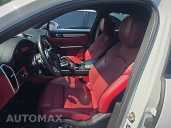 2022 Porsche Cayenne Coupe Platinum Edition – miniatura 13
