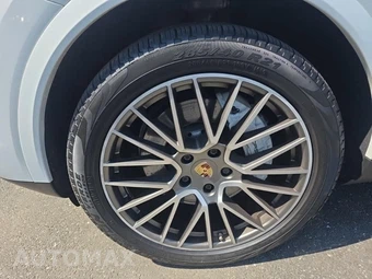 2022 Porsche Cayenne Coupe Platinum Edition – miniatura 8