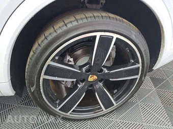 2022 Porsche Cayenne Coupe Platinum Edition – miniatura 26
