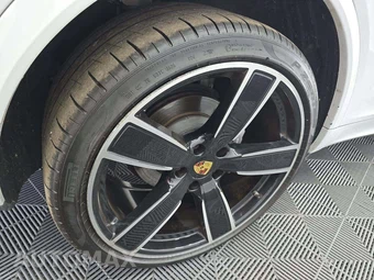 2022 Porsche Cayenne Coupe Platinum Edition – miniatura 28
