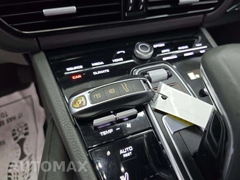 2022 Porsche Cayenne Coupe Platinum Edition – miniatura 8