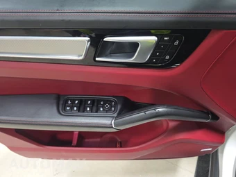 2022 Porsche Cayenne E-Hybrid Platinum Edit – miniatura 9