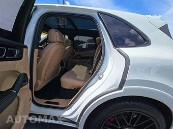 2022 Porsche Cayenne GTS – miniatura 10