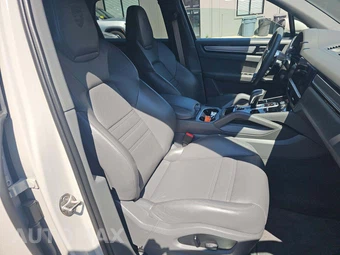2022 Porsche Cayenne Platinum Edition - miniatura 15