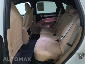 2022 Porsche Cayenne Platinum Edition – miniatura 13