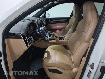 2022 Porsche Cayenne Platinum Edition – miniatura 7
