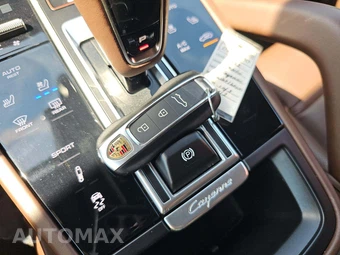 2022 Porsche Cayenne Platinum Edition - miniatura 8