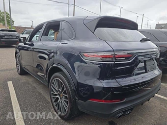 2022 Porsche Cayenne Platinum Edition - miniatura 2