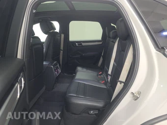 2022 Porsche Cayenne Platinum Edition – miniatura 13