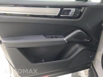 2022 Porsche Cayenne Platinum Edition – miniatura 9