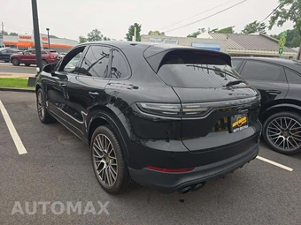 2022 Porsche Cayenne Platinum Edition – miniatura 2