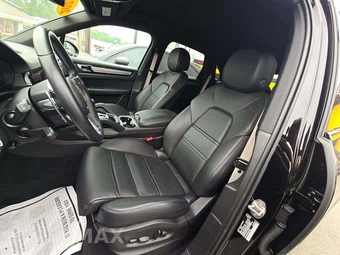 2022 Porsche Cayenne Platinum Edition – miniatura 6