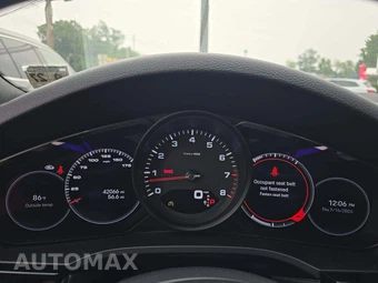 2022 Porsche Cayenne Platinum Edition – miniatura 9