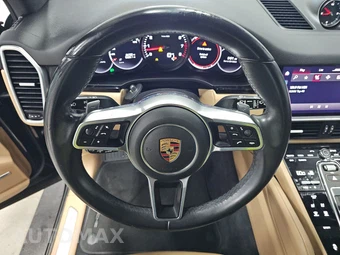 2022 Porsche Cayenne Platinum Edition – miniatura 10