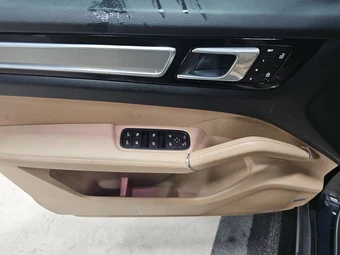 2022 Porsche Cayenne Platinum Edition – miniatura 9