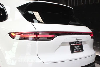 2022 Porsche Cayenne Platinum Edition – miniatura 12