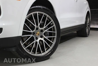 2022 Porsche Cayenne Platinum Edition – miniatura 18