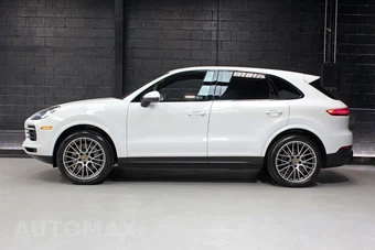 2022 Porsche Cayenne Platinum Edition – miniatura 3