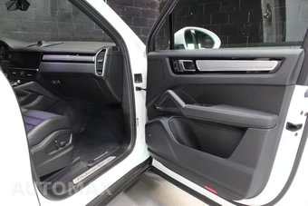 2022 Porsche Cayenne Platinum Edition – miniatura 34