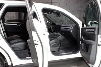 2022 Porsche Cayenne Platinum Edition – miniatura 35