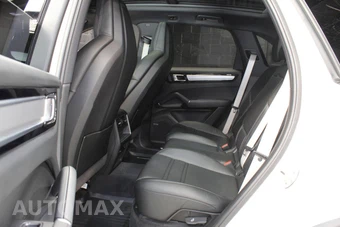 2022 Porsche Cayenne Platinum Edition – miniatura 43