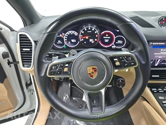 2022 Porsche Cayenne S Coupe Platinum Editi – miniatura 10