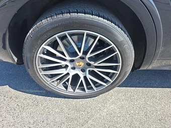 2022 Porsche Cayenne Turbo Coupe – miniatura 10