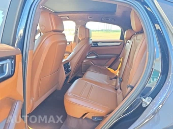 2022 Porsche Cayenne Turbo Coupe – miniatura 16