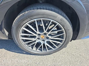2022 Porsche Cayenne Turbo Coupe – miniatura 9