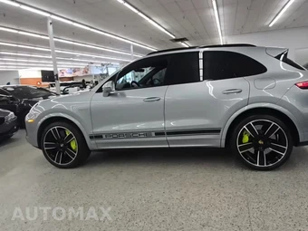 2022 Porsche Cayenne Turbo S E-Hybrid – miniatura 3
