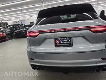 2022 Porsche Cayenne Turbo S E-Hybrid – miniatura 4