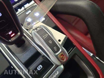 2022 Porsche Cayenne Turbo S E-Hybrid – miniatura 9