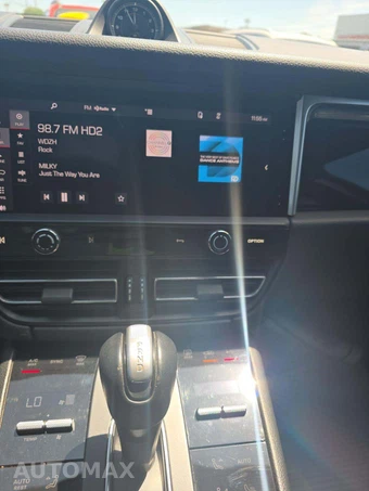 2022 Porsche Macan - miniatura 10