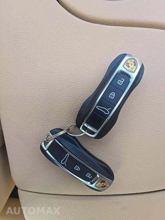 2022 Porsche Panamera 4 – miniatura 8