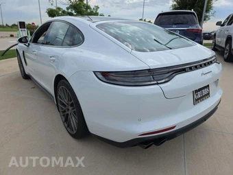 2022 Porsche Panamera Platinum Edition – miniatura 2