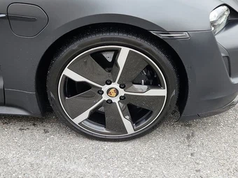 2022 Porsche Taycan Turbo S - miniatura 8