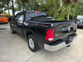 2022 Ram 1500 Classic SLT Crew Cab Short Bed - miniatura 2