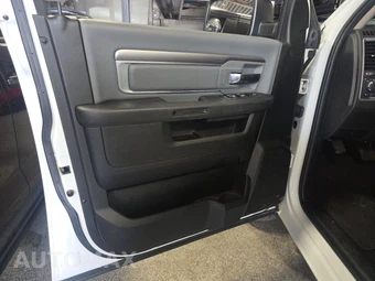 2022 Ram 1500 Classic SLT Crew Cab Short Bed - miniatura 9