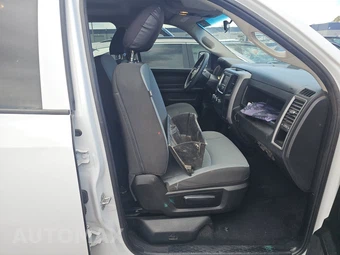 2022 Ram 1500 Classic Tradesman Extended Cab Medium Bed – miniatura 8