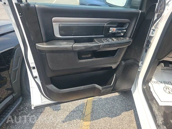 2022 Ram 1500 Classic Warlock Extended Cab Medium Bed - miniatura 15