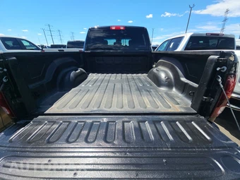 2022 Ram 1500 Classic Warlock Extended Cab Medium Bed - miniatura 16